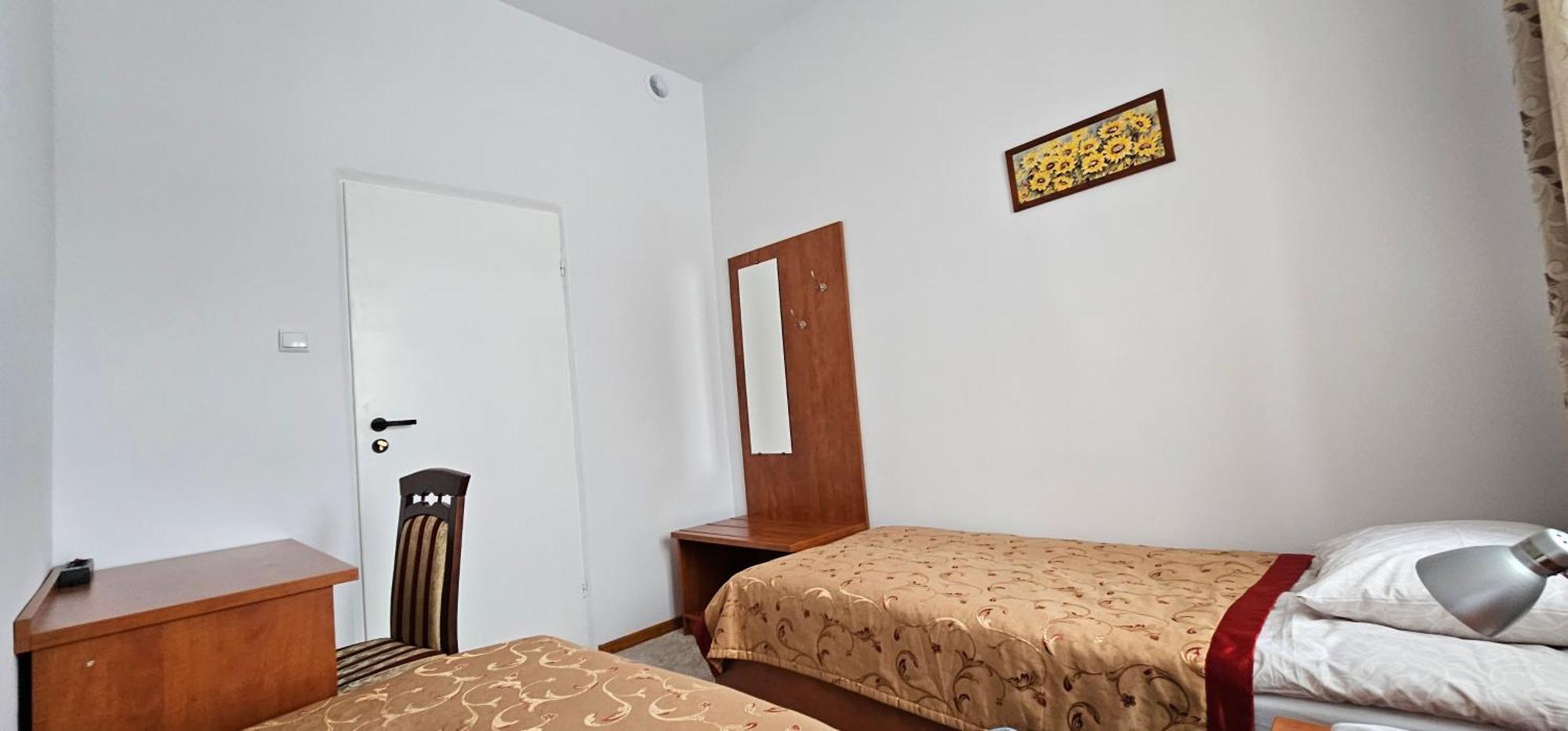 Rest Hostel Airport Modlin Nowy Dwór Mazowiecki Zewnętrze zdjęcie