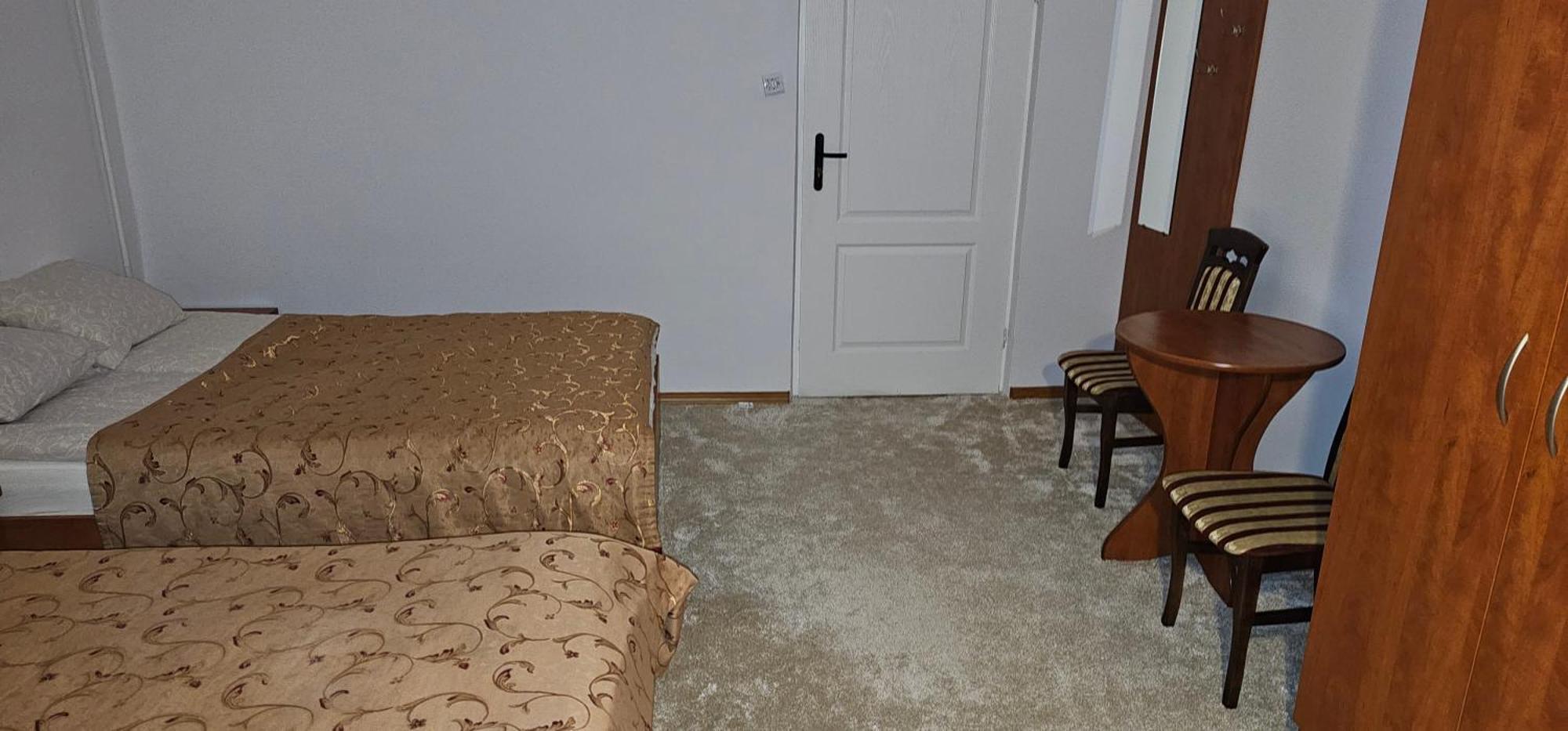 Rest Hostel Airport Modlin Nowy Dwór Mazowiecki Zewnętrze zdjęcie