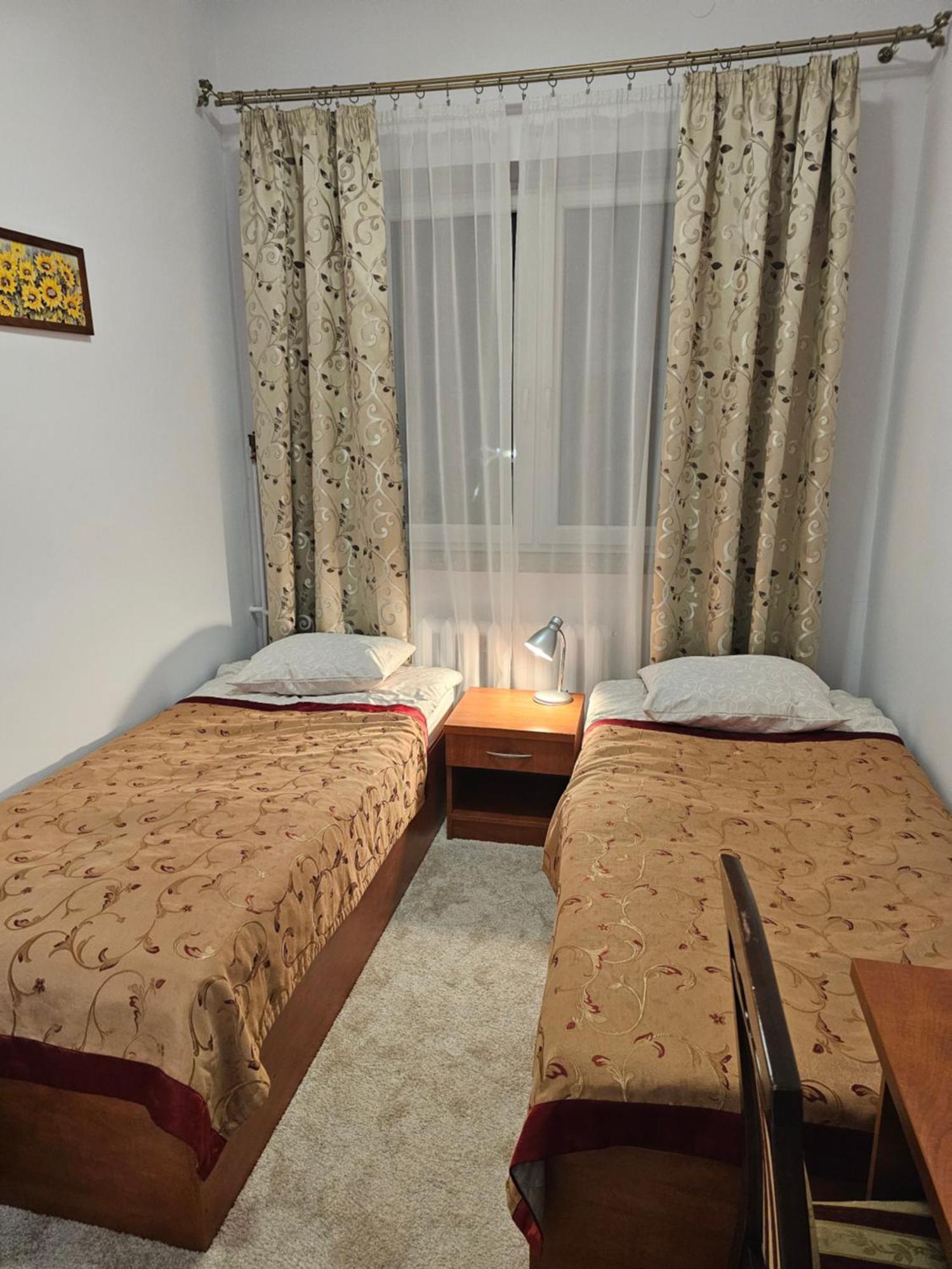 Rest Hostel Airport Modlin Nowy Dwór Mazowiecki Zewnętrze zdjęcie