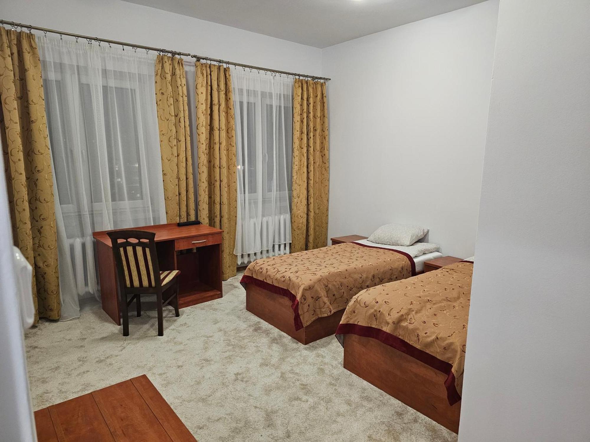 Rest Hostel Airport Modlin Nowy Dwór Mazowiecki Zewnętrze zdjęcie